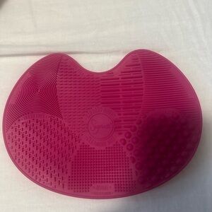 Sigma brush cleaning mat